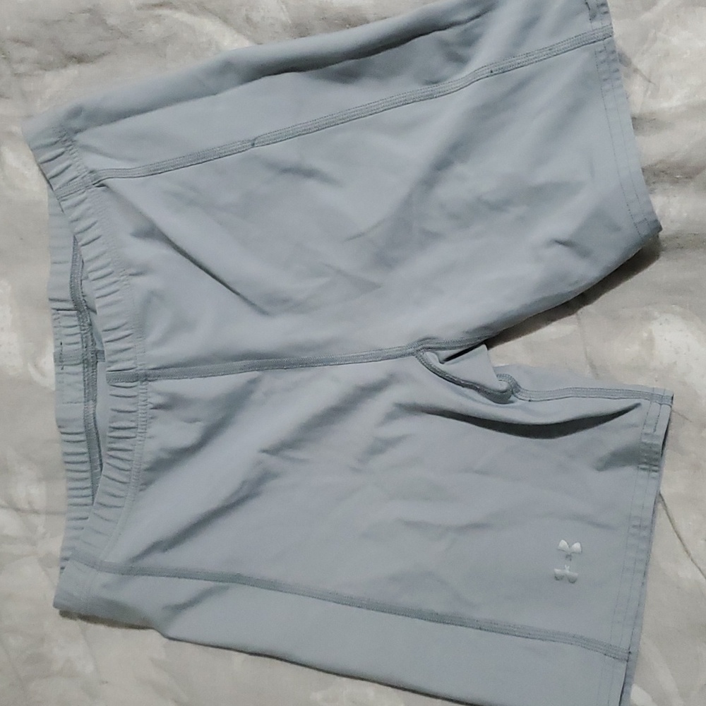 SILVER Under Armour Women's L bike shorts